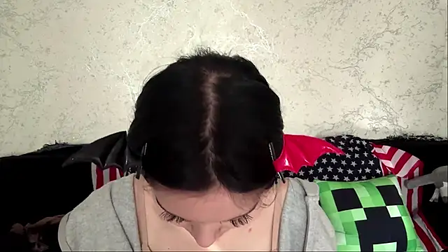 kishagrayone online show from May 22, 12:47 pm