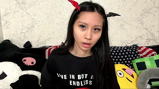 kishagrayone online show from May 10, 1:36 pm