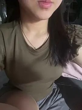 Snapshot of Sullys_ chatting on March 14, 5:41 pm Sullys online show from March 14, 5:41 pm