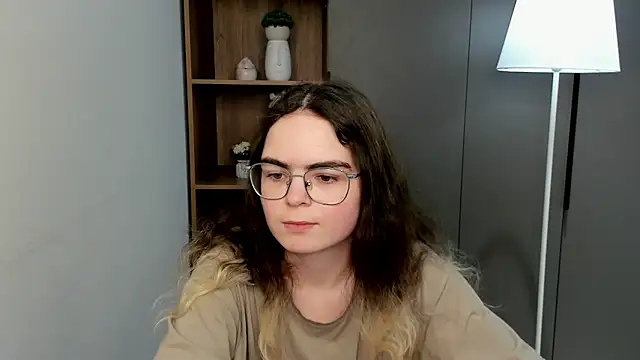 Snapshot of MyrlZangger chatting on February 25, 8:36 am MyrlZangger online show from February 25, 8:36 am