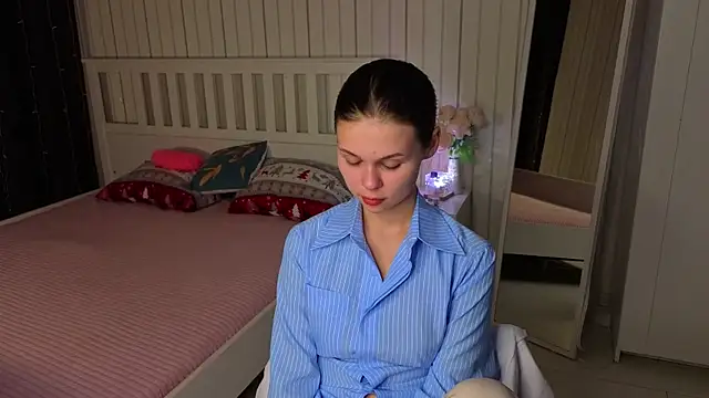 EarthaLevra online show from March 26, 8:07 pm