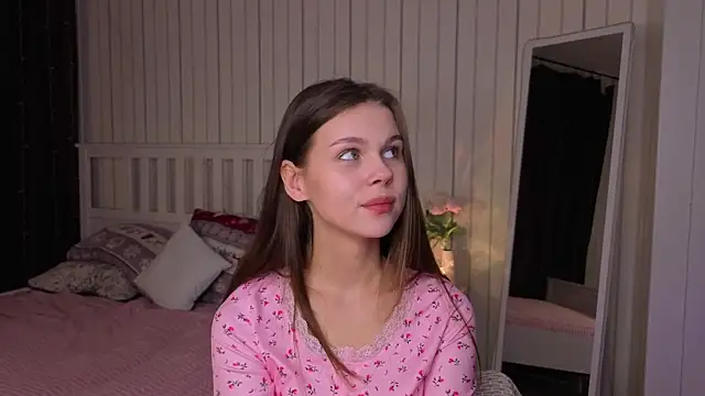 EarthaLevra online show from April 4, 6:14 pm