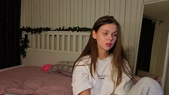 EarthaLevra online show from March 14, 9:10 pm