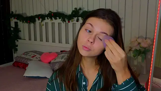 EarthaLevra online show from March 8, 9:07 pm