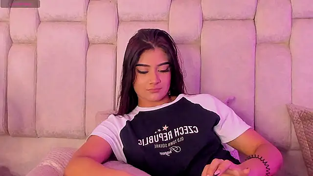 KatherineRuiz  online show from March 14, 12:11 pm