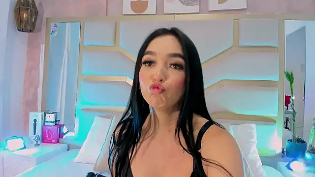 Samantha-Pardo online show from March 5, 2:35 pm