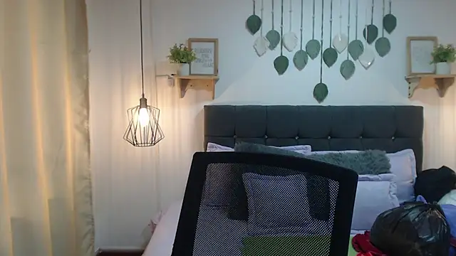 Emma hassani online show from March 31, 2:30 pm