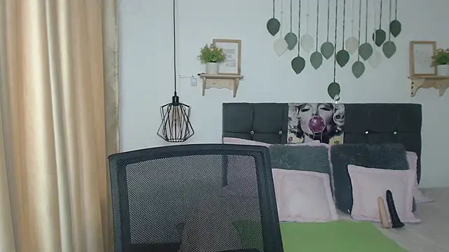 Emma hassani online show from April 15, 1:59 pm