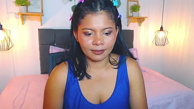 Snapshot of Emma_hassani chatting on February 28, 2:50 pm Emma hassani online show from February 28, 2:50 pm