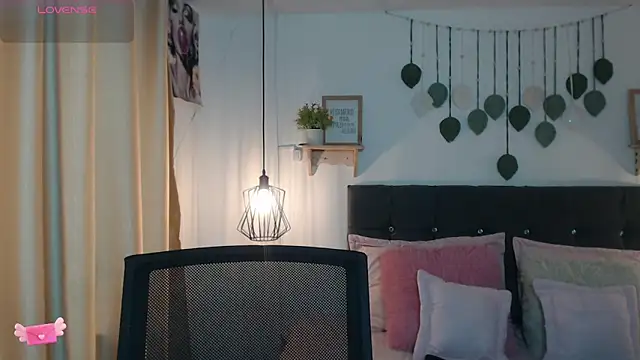 Emma hassani online show from March 28, 2:29 pm