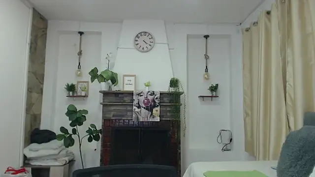 Emma hassani online show from April 20, 1:56 pm