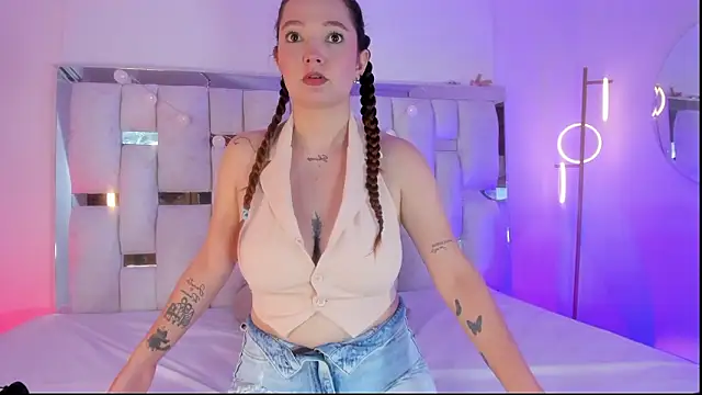 Snapshot of HecateCorvin chatting on February 24, 12:28 pm HecateCorvin online show from February 24, 12:28 pm