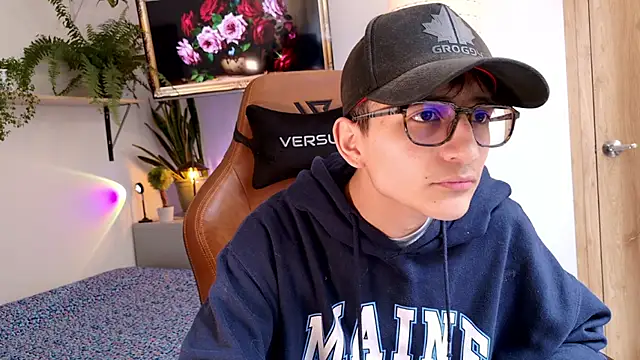 Snapshot of Sr_evann chatting on June 4, 2:22 pm Sr evann online show from June 4, 2:22 pm