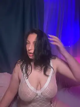 Snapshot of BioNika chatting on July 7, 8:01 pm BioNika online show from July 7, 8:01 pm