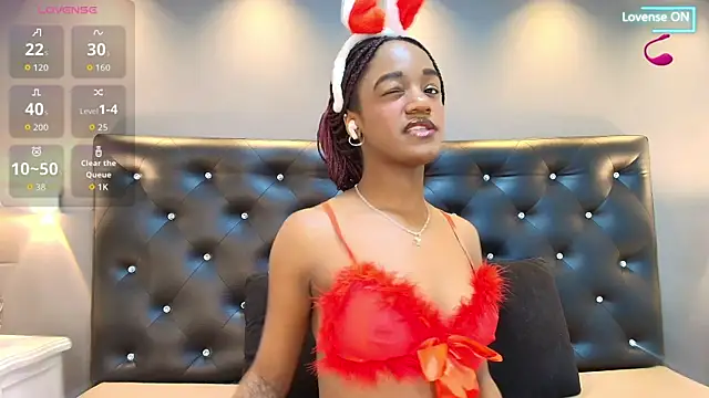 Snapshot of Chloebrunnie chatting on June 30, 12:27 pm Chloebrunnie online show from June 30, 12:27 pm