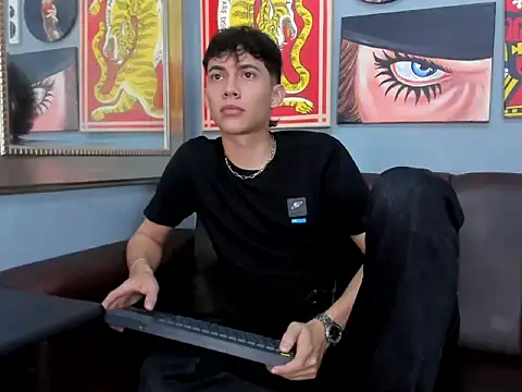 AronTawers online show from March 4, 8:05 pm