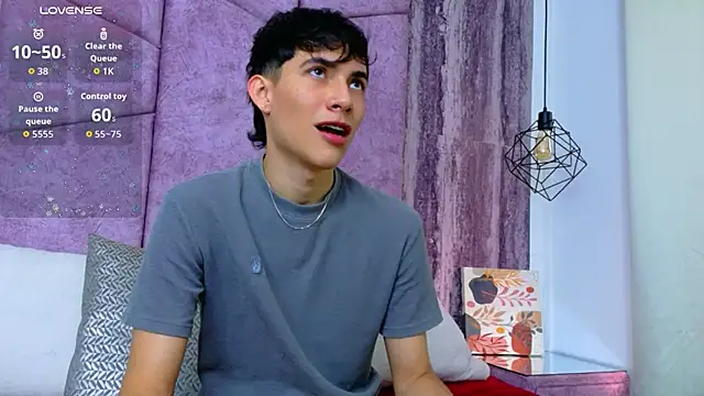AronTawers online show from April 23, 7:26 pm