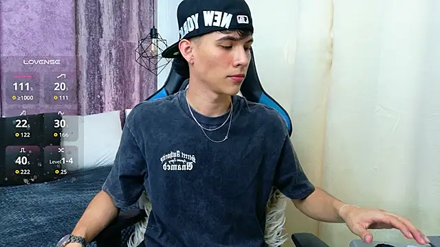 AronTawers online show from May 22, 8:07 pm