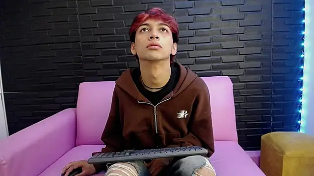 Snapshot of DanteLux chatting on March 2, 2:57 pm DanteLux online show from March 2, 2:57 pm