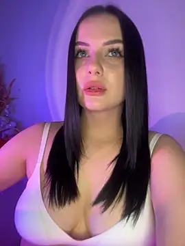 LolaKONG online show from February 26, 5:35 pm