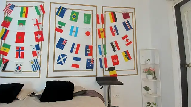 Snapshot of emily_gaviria1 chatting on July 16, 12:02 pm emily gaviria1 online show from July 16, 12:02 pm
