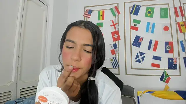 Snapshot of emily_gaviria1 chatting on July 12, 12:28 pm emily gaviria1 online show from July 12, 12:28 pm