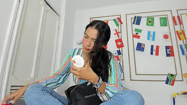 Snapshot of emily_gaviria1 chatting on June 29, 12:05 pm emily gaviria1 online show from June 29, 12:05 pm