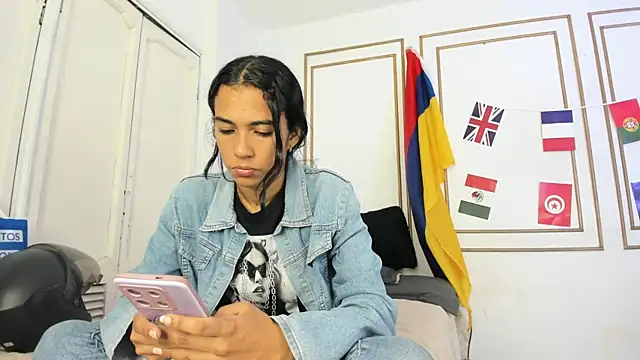 Snapshot of emily_gaviria1 chatting on June 14, 12:28 pm emily gaviria1 online show from June 14, 12:28 pm