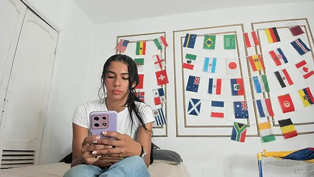 Snapshot of emily_gaviria1 chatting on June 20, 7:19 pm emily gaviria1 online show from June 20, 7:19 pm