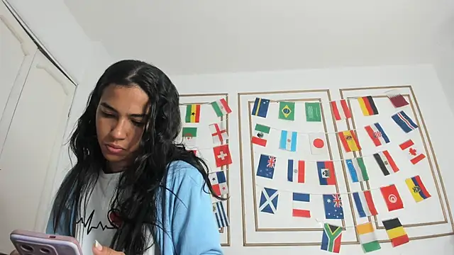 Snapshot of emily_gaviria1 chatting on June 21, 12:44 pm emily gaviria1 online show from June 21, 12:44 pm