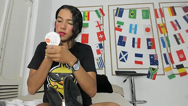 Snapshot of emily_gaviria1 chatting on June 26, 1:06 pm emily gaviria1 online show from June 26, 1:06 pm