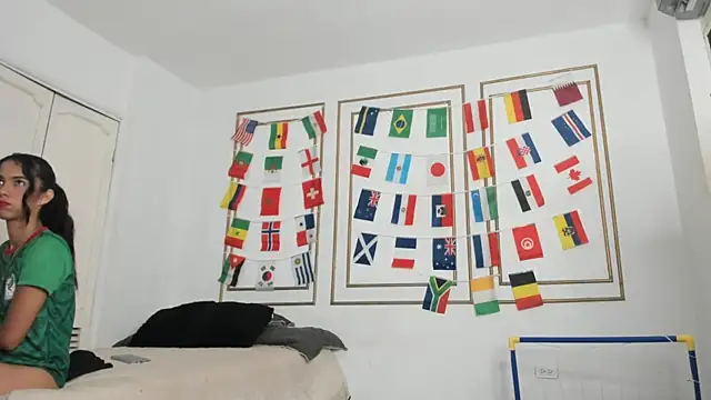 Snapshot of emily_gaviria1 chatting on June 19, 6:58 pm emily gaviria1 online show from June 19, 6:58 pm