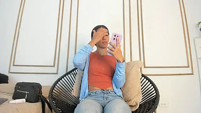 emily gaviria1 online show from May 3, 12:09 pm
