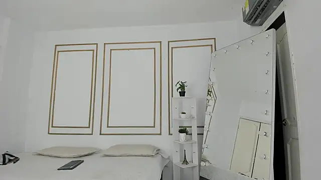 emily gaviria1 online show from March 26, 12:03 pm