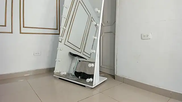 emily gaviria1 online show from March 20, 12:06 pm