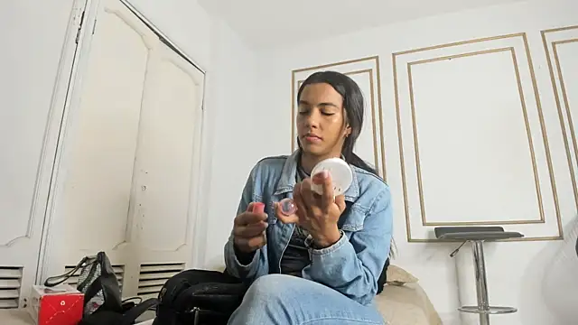 emily gaviria1 online show from May 26, 12:25 pm
