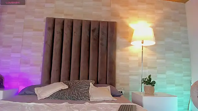 Isaac Grey online show from April 3, 7:31 pm