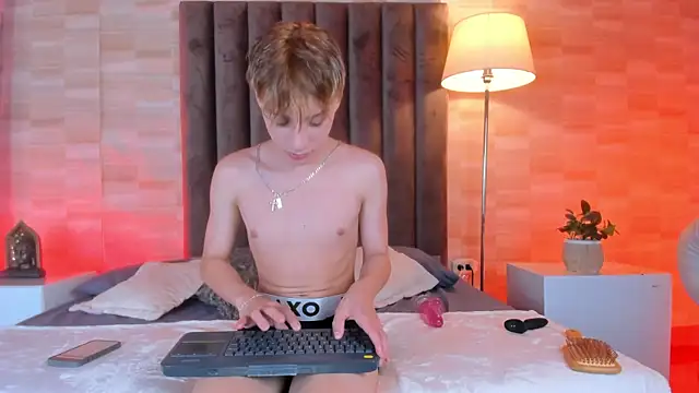 Isaac Grey online show from April 8, 7:37 pm