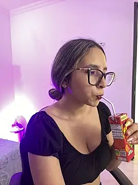 Snapshot of MANU_EF chatting on February 28, 12:49 pm MANU EF online show from February 28, 12:49 pm