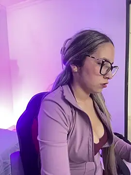 Snapshot of MANU_EF chatting on March 2, 1:18 pm MANU EF online show from March 2, 1:18 pm