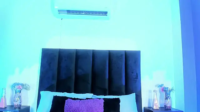 scarlet  ray  online show from April 10, 11:06 am