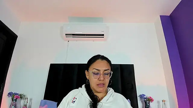 scarlet  ray  online show from March 24, 10:37 am