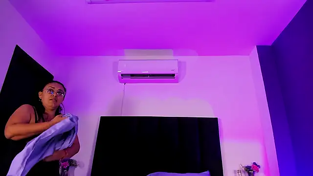 scarlet  ray  online show from March 13, 10:42 am