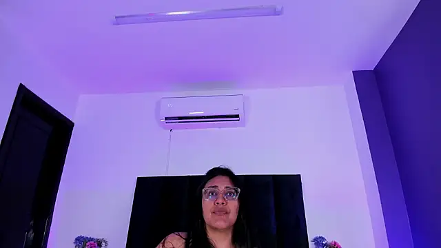 scarlet  ray  online show from March 23, 12:05 pm