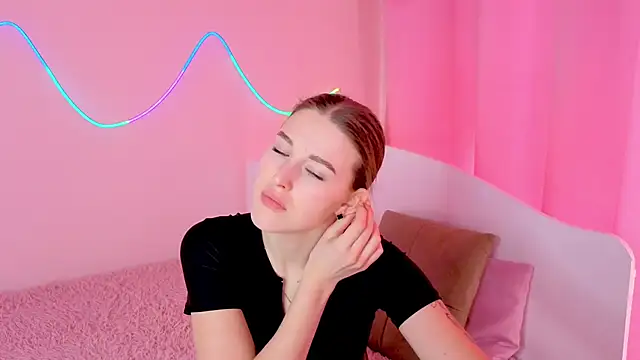 Snapshot of Violettta_doll chatting on February 28, 10:26 am Violettta doll online show from February 28, 10:26 am