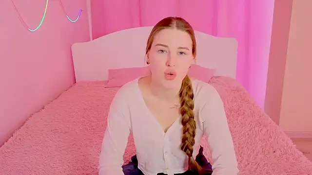 Snapshot of Violettta_doll chatting on February 24, 11:44 am Violettta doll online show from February 24, 11:44 am