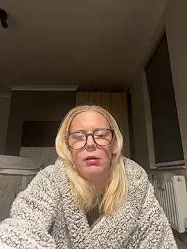 Amelie BlondeXX online show from February 28, 10:42 pm