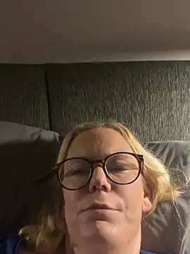 Snapshot of Amelie_BlondeXX chatting on March 4, 4:20 am Amelie BlondeXX online show from March 4, 4:20 am