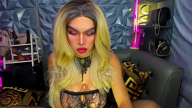 10inDominant Ayesha online show from April 6, 8:21 pm