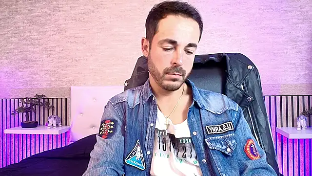 Adams Sanz online show from April 10, 7:21 pm